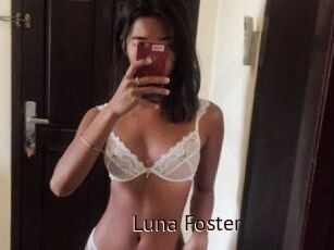 Luna_Foster