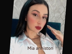 Mia_anniston