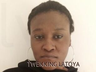 TWEKKING_LATOYA